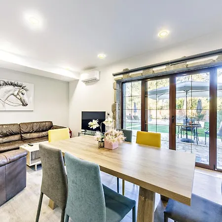 Willa Filia Stone Gouvia