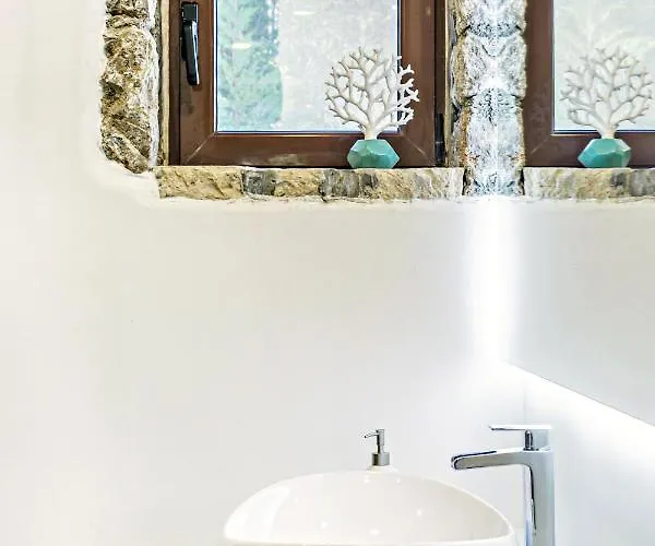 Filia Stone Villa *